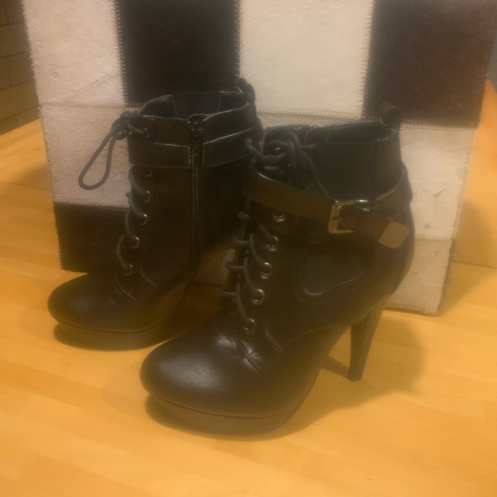 Guess ankle boots